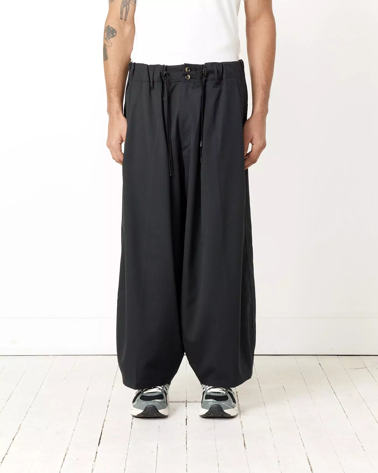 Essential Circular Pant in Black