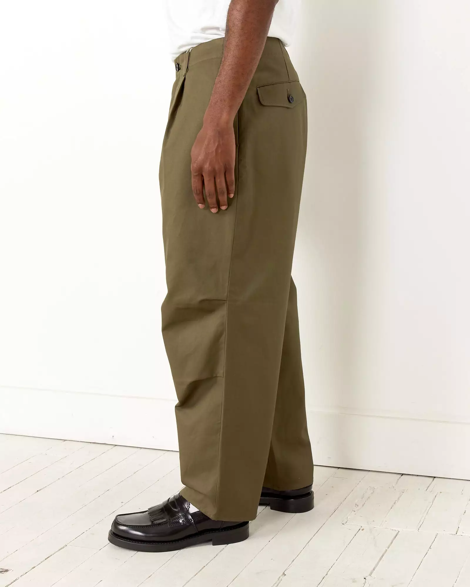 Selvedge Knee Tuck Pant in Olive